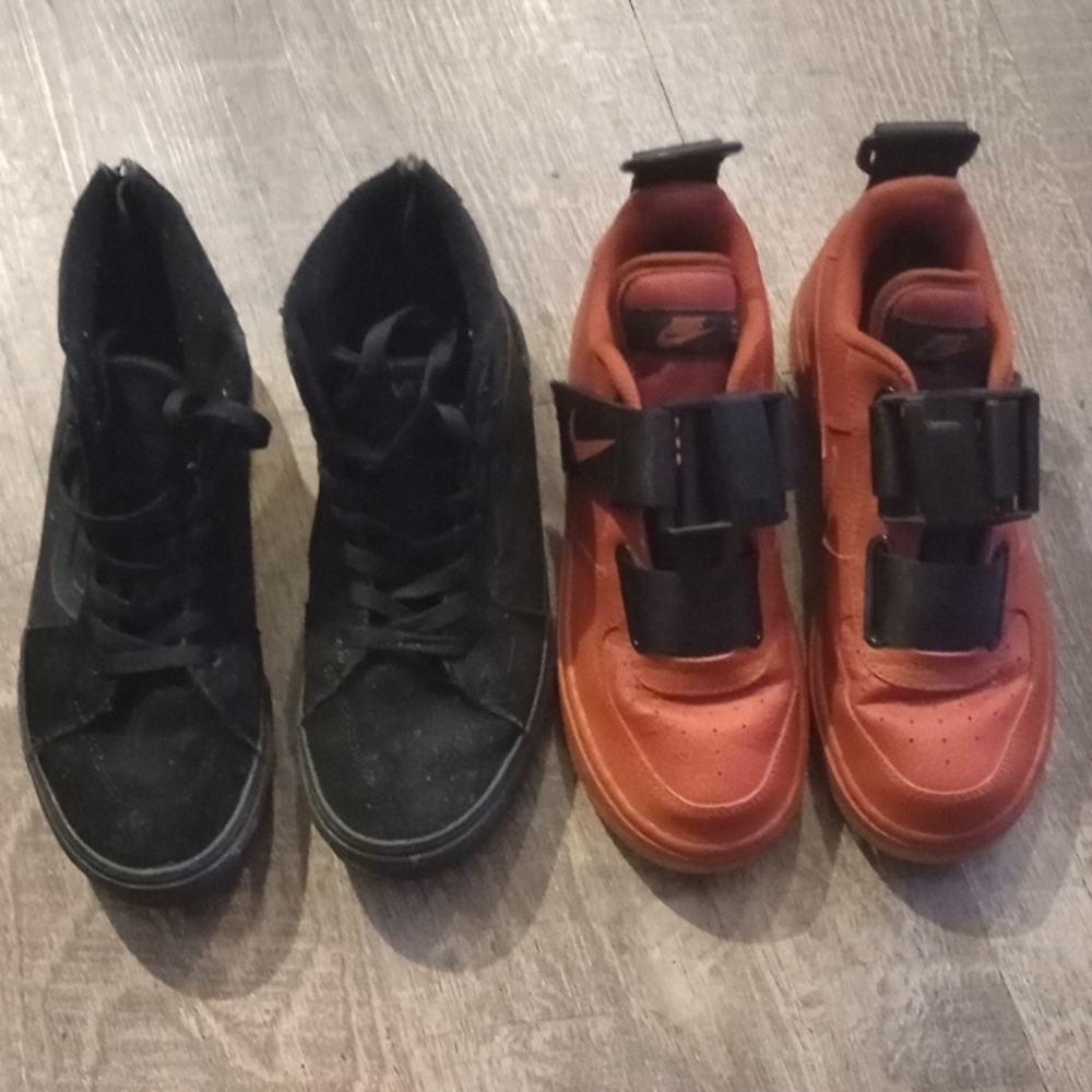 Nike Kids Black and Red Sneakers
